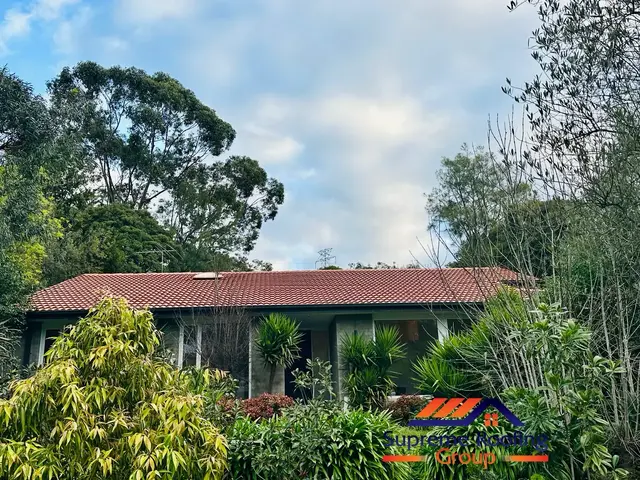Huntingdale home before cement tile roof restoration